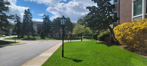 Tiny photo for 400 Ascot Drive #1M, Park Ridge, IL 60068 (MLS # 12604346)