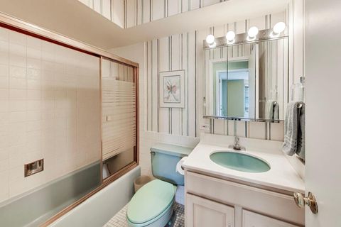 Tiny photo for 400 Ascot Drive #1M, Park Ridge, IL 60068 (MLS # 12604346)