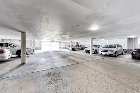 Tiny photo for 400 Ascot Drive #1M, Park Ridge, IL 60068 (MLS # 12604346)