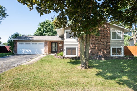 Photo of 412 Nassau Avenue, Bolingbrook, IL 60440 (MLS # 12752736)