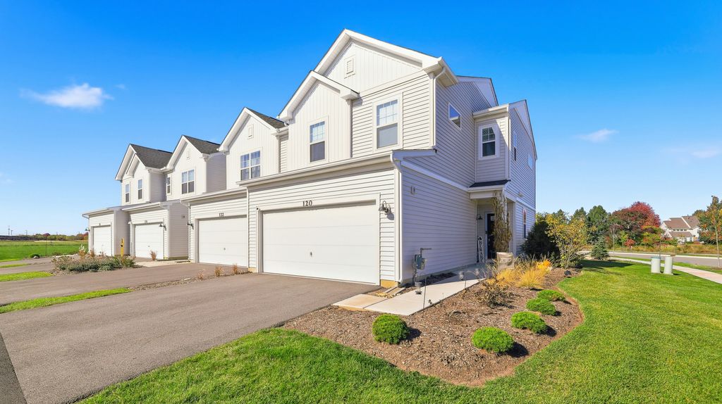 Photo for 120 Kingsport Drive, South Elgin, IL 60177 (MLS # 12502066)