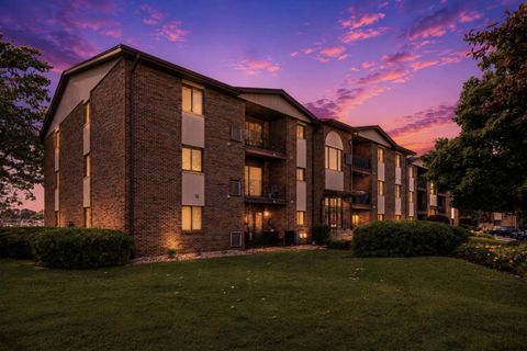 Photo of 13935 Laramie Avenue #220, Crestwood, IL 60418 (MLS # 12679691)