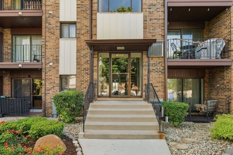 Tiny photo for 13935 Laramie Avenue #220, Crestwood, IL 60418 (MLS # 12679691)