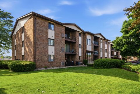 Tiny photo for 13935 Laramie Avenue #220, Crestwood, IL 60418 (MLS # 12679691)