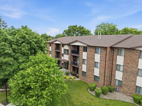 Tiny photo for 13935 Laramie Avenue #220, Crestwood, IL 60418 (MLS # 12679691)