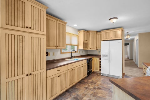 Tiny photo for 1414 Royal Oak Court, De Witt, IA 52742 (MLS # 12757687)