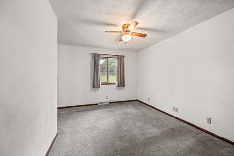 Tiny photo for 1414 Royal Oak Court, De Witt, IA 52742 (MLS # 12757687)