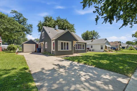 Tiny photo for 9221 S 49TH Court, Oak Lawn, IL 60453 (MLS # 12718222)