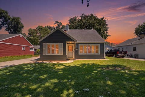 Tiny photo for 9221 S 49TH Court, Oak Lawn, IL 60453 (MLS # 12718222)