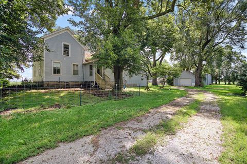 Photo of 1757 E 3000N Road, Martinton, IL 60951 (MLS # 12431250)
