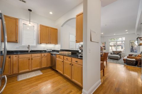 Tiny photo for 827 W BRADLEY Place #1W, Chicago, IL 60613 (MLS # 12593619)