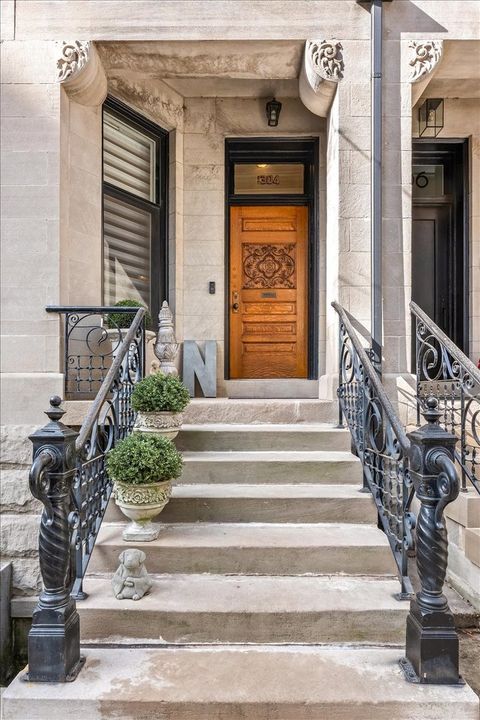 Tiny photo for 1304 N Ritchie Court, Chicago, IL 60610 (MLS # 12573363)