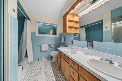 Tiny photo for 1308 W 53rd Place, La Grange Highlands, IL 60525 (MLS # 12671262)