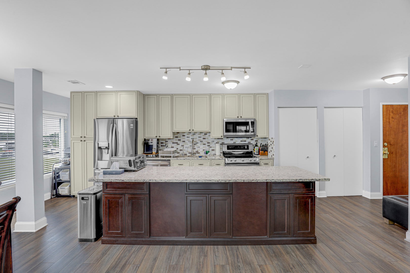 8640 WAUKEGAN Road 425