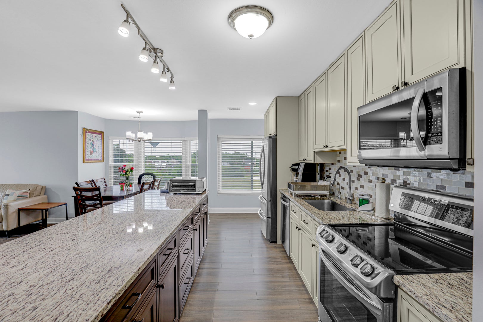 8640 WAUKEGAN Road 425
