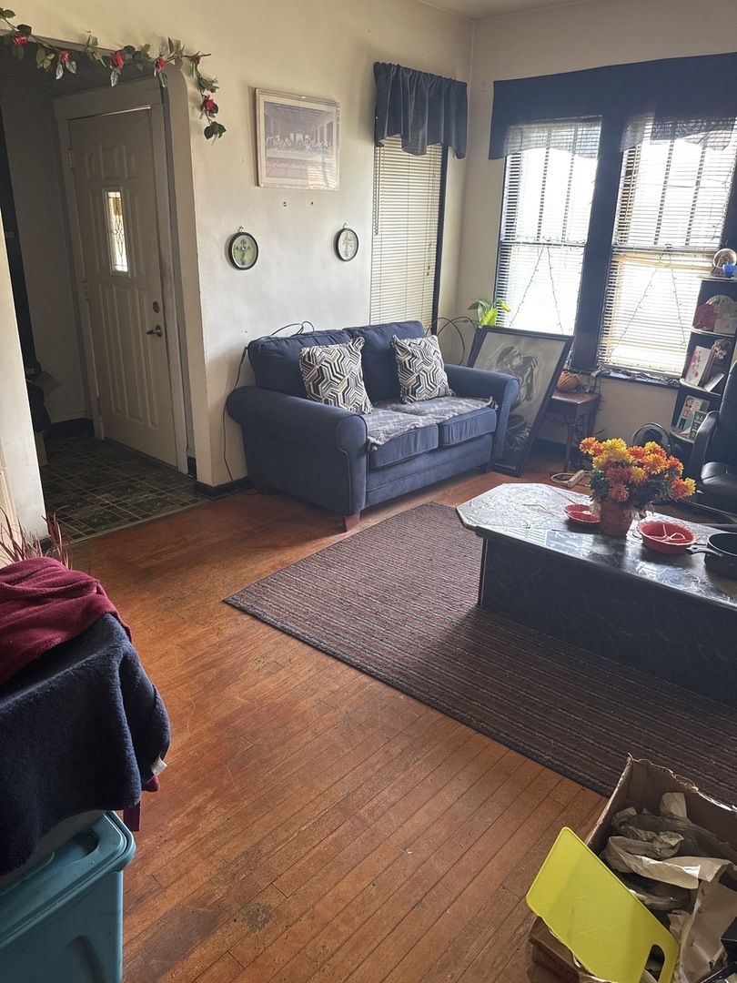 5425 W Kamerling Avenue