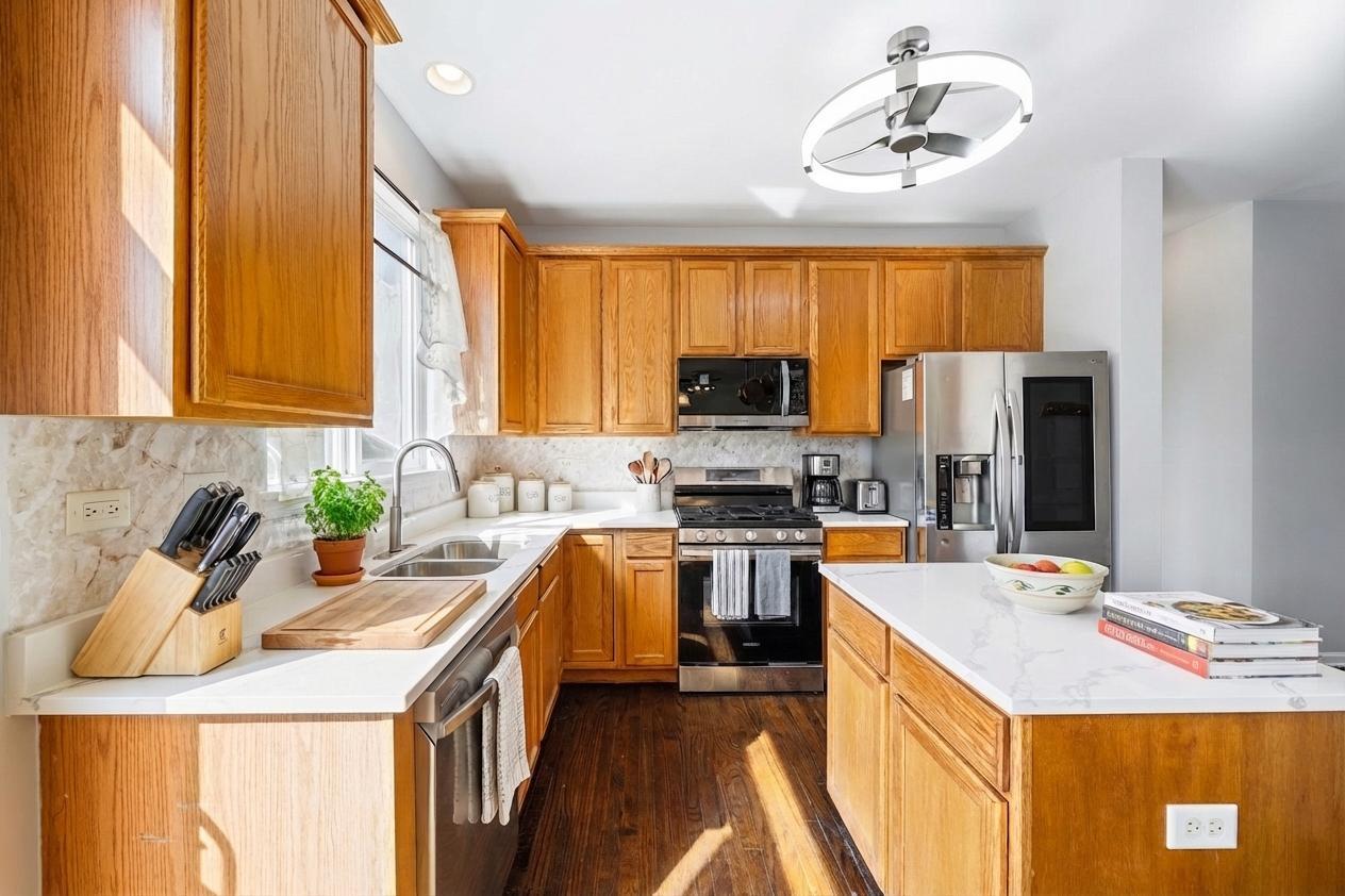 579 W CALDWELL Drive