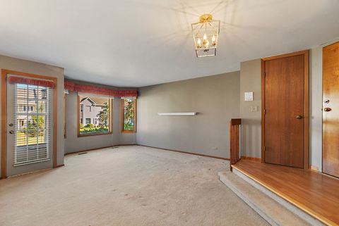 Tiny photo for 1871 Fox Run Drive #A, Elk Grove Village, IL 60007 (MLS # 12482405)