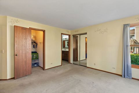 Tiny photo for 1871 Fox Run Drive #A, Elk Grove Village, IL 60007 (MLS # 12482405)
