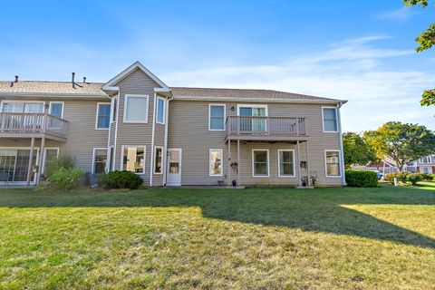 Tiny photo for 1871 Fox Run Drive #A, Elk Grove Village, IL 60007 (MLS # 12482405)