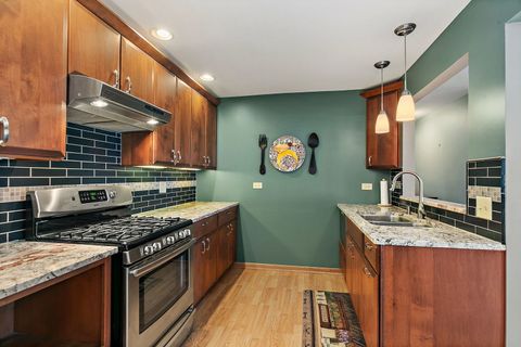 Tiny photo for 1871 Fox Run Drive #A, Elk Grove Village, IL 60007 (MLS # 12482405)