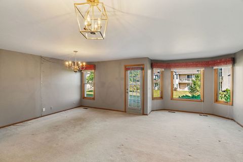Tiny photo for 1871 Fox Run Drive #A, Elk Grove Village, IL 60007 (MLS # 12482405)