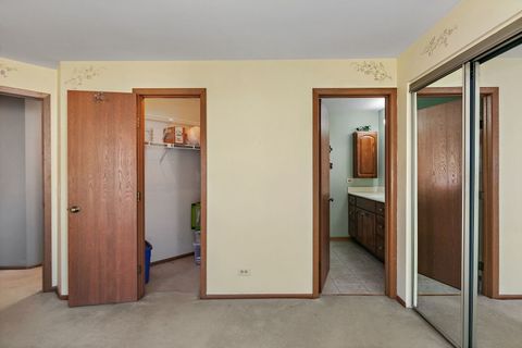 Tiny photo for 1871 Fox Run Drive #A, Elk Grove Village, IL 60007 (MLS # 12482405)