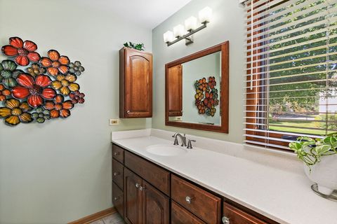 Tiny photo for 1871 Fox Run Drive #A, Elk Grove Village, IL 60007 (MLS # 12482405)