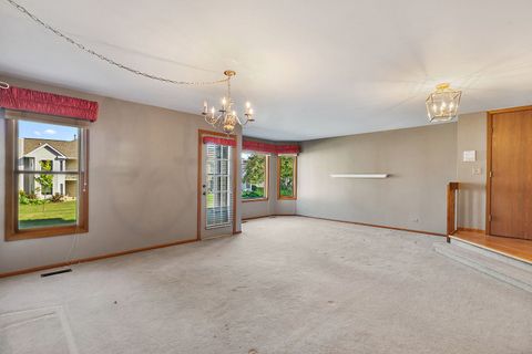 Tiny photo for 1871 Fox Run Drive #A, Elk Grove Village, IL 60007 (MLS # 12482405)