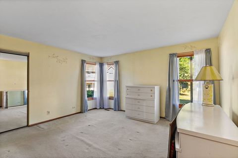 Tiny photo for 1871 Fox Run Drive #A, Elk Grove Village, IL 60007 (MLS # 12482405)