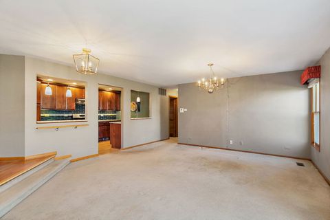 Tiny photo for 1871 Fox Run Drive #A, Elk Grove Village, IL 60007 (MLS # 12482405)