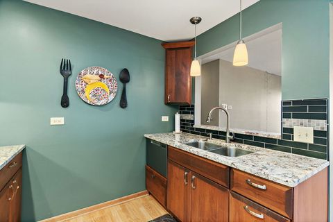 Tiny photo for 1871 Fox Run Drive #A, Elk Grove Village, IL 60007 (MLS # 12482405)