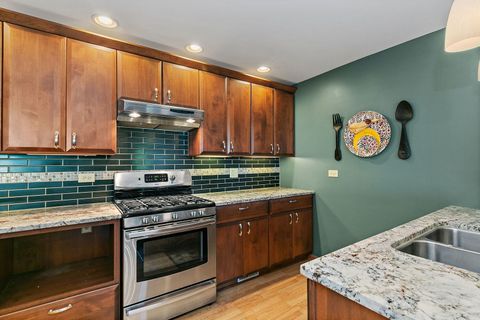 Tiny photo for 1871 Fox Run Drive #A, Elk Grove Village, IL 60007 (MLS # 12482405)