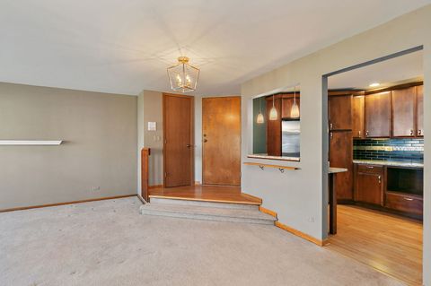 Tiny photo for 1871 Fox Run Drive #A, Elk Grove Village, IL 60007 (MLS # 12482405)