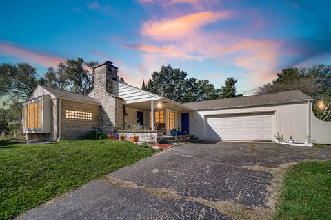 Photo of 1501 Sugar Valley Lane, Joliet, IL 60433 (MLS # 12467329)