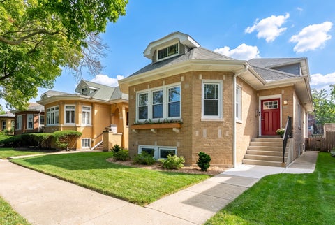 Photo of 2637 W Coyle Avenue, Chicago, IL 60645 (MLS # 12758063)