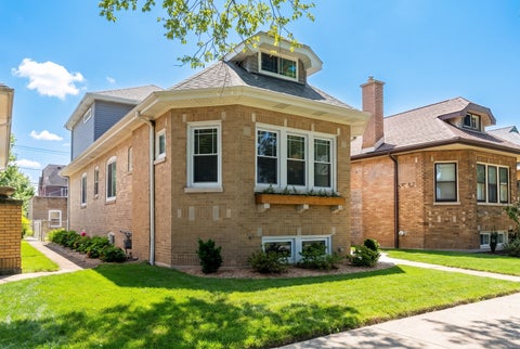 Tiny photo for 2637 W Coyle Avenue, Chicago, IL 60645 (MLS # 12758063)