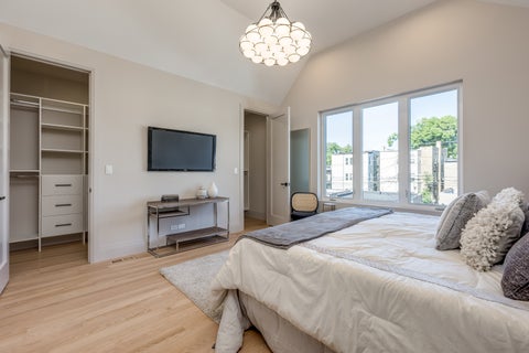 Tiny photo for 5747 N Maplewood Avenue, Chicago, IL 60659 (MLS # 12694191)