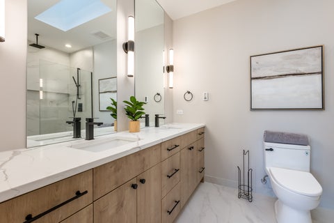 Tiny photo for 5747 N Maplewood Avenue, Chicago, IL 60659 (MLS # 12694191)