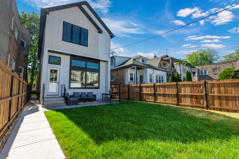 Tiny photo for 5747 N Maplewood Avenue, Chicago, IL 60659 (MLS # 12694191)