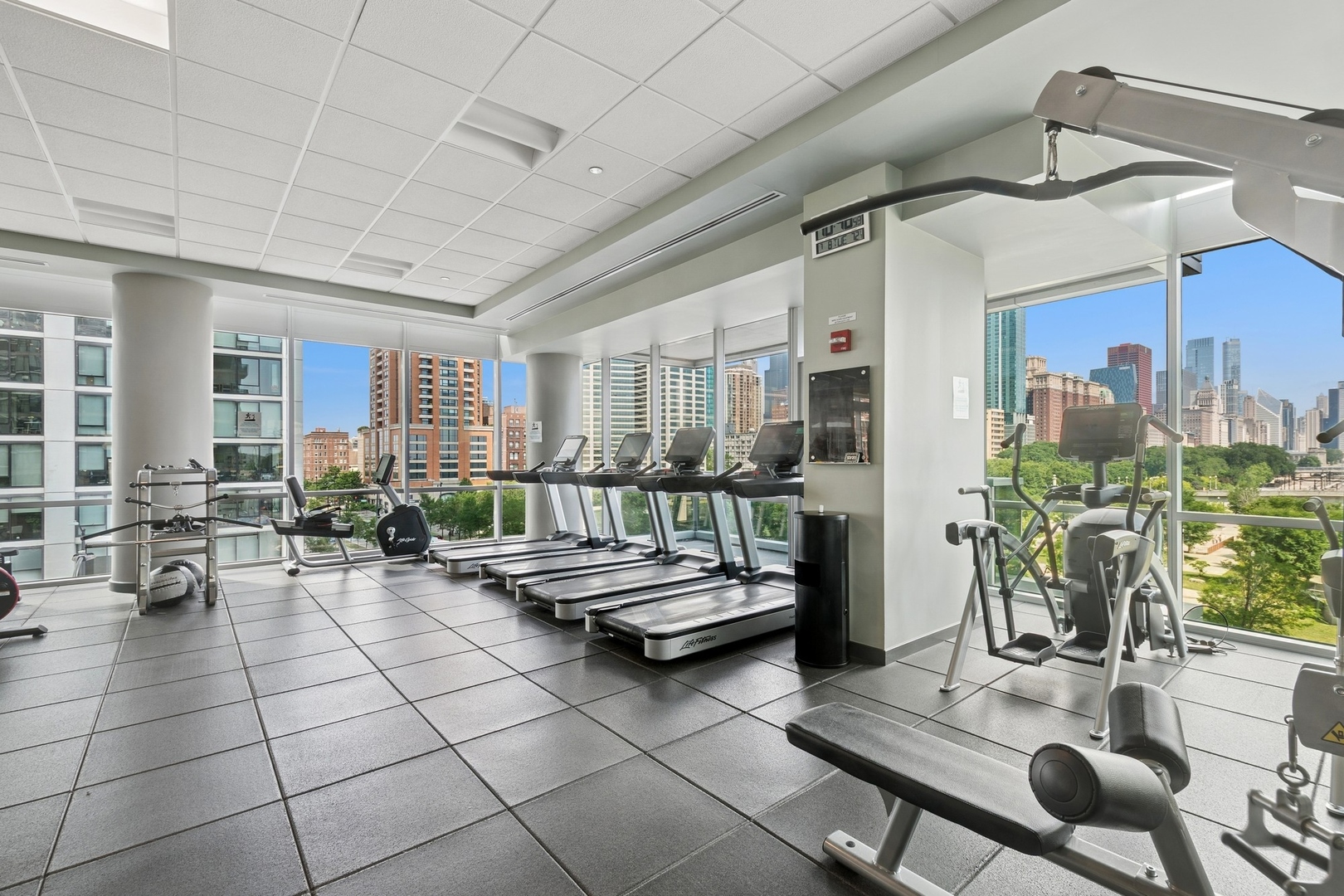 Chicago, Illinois 60605, United States, 2 Bedrooms Bedrooms, ,2 BathroomsBathrooms,Residential,Active,220077