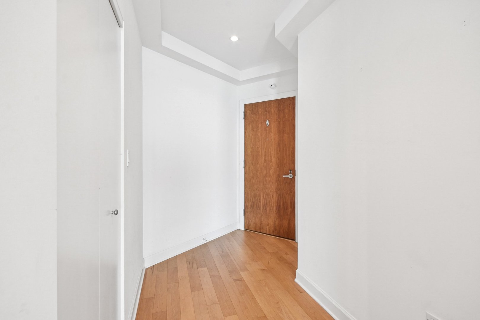 Chicago, Illinois 60605, United States, 2 Bedrooms Bedrooms, ,2 BathroomsBathrooms,Residential,Active,220077