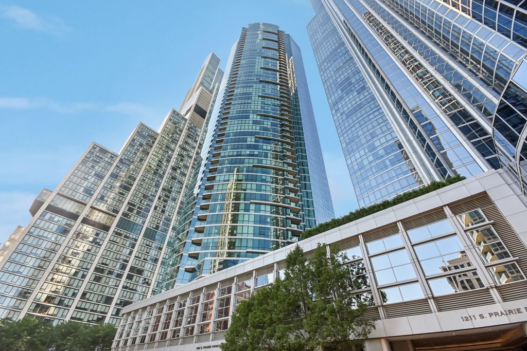 Photo for 1201 S Prairie Avenue #5004, Chicago, IL 60605 (MLS # 12485230)