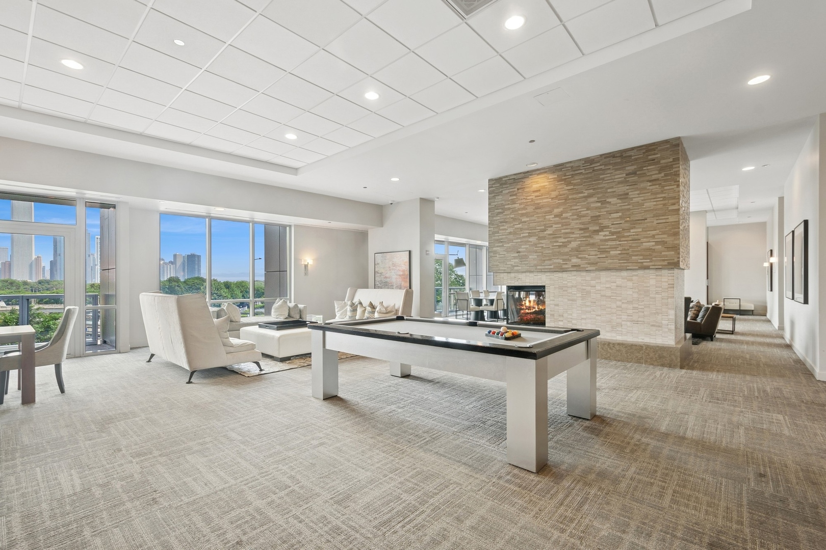 Chicago, Illinois 60605, United States, 2 Bedrooms Bedrooms, ,2 BathroomsBathrooms,Residential,Active,220077