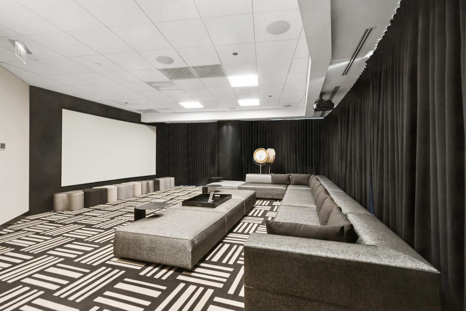 Chicago, Illinois 60605, United States, 2 Bedrooms Bedrooms, ,2 BathroomsBathrooms,Residential,Active,220077