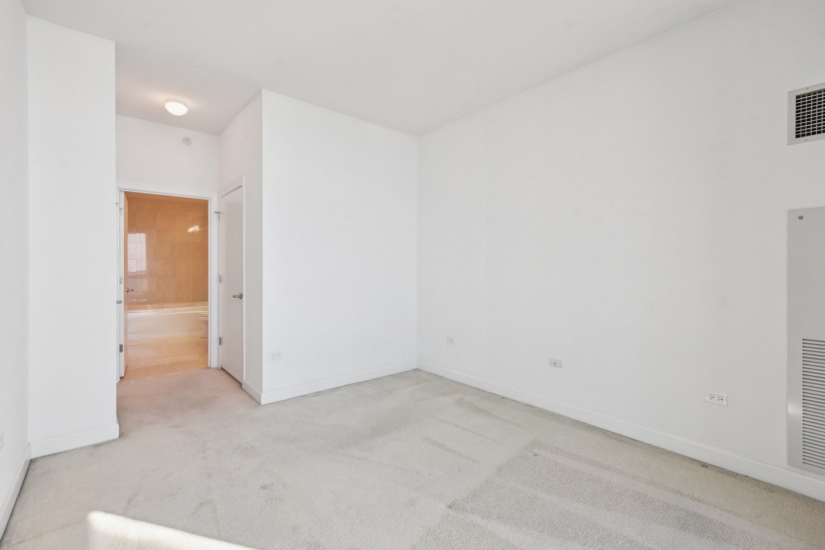 Chicago, Illinois 60605, United States, 2 Bedrooms Bedrooms, ,2 BathroomsBathrooms,Residential,Active,220077