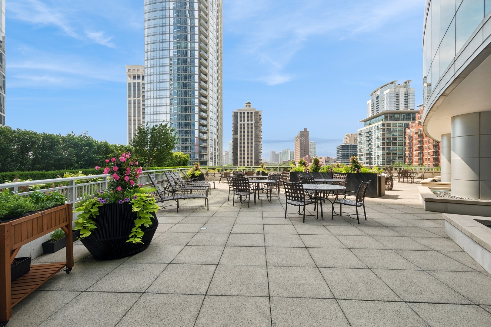 Chicago, Illinois 60605, United States, 2 Bedrooms Bedrooms, ,2 BathroomsBathrooms,Residential,Active,220077