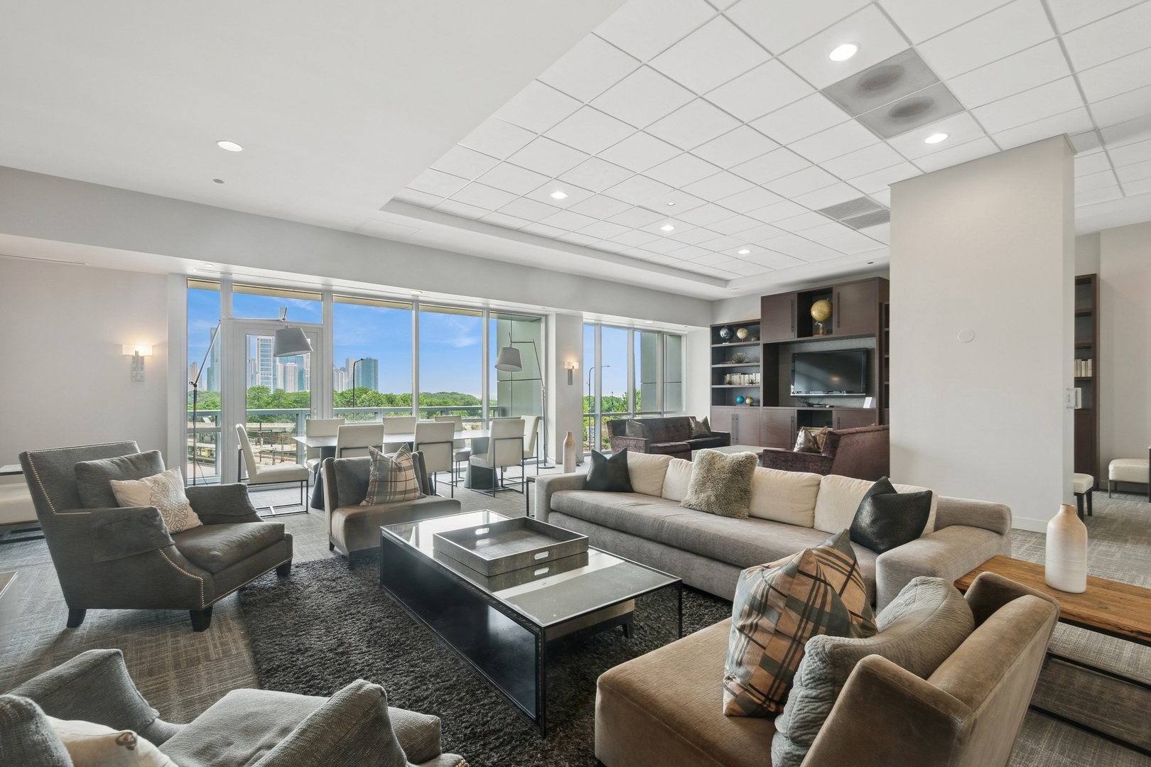 Chicago, Illinois 60605, United States, 2 Bedrooms Bedrooms, ,2 BathroomsBathrooms,Residential,Active,220077