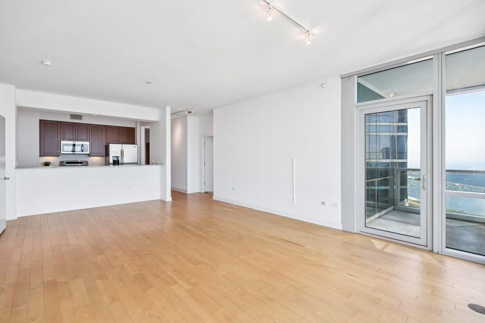 Chicago, Illinois 60605, United States, 2 Bedrooms Bedrooms, ,2 BathroomsBathrooms,Residential,Active,220077