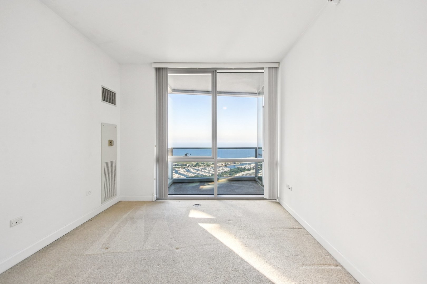 Chicago, Illinois 60605, United States, 2 Bedrooms Bedrooms, ,2 BathroomsBathrooms,Residential,Active,220077